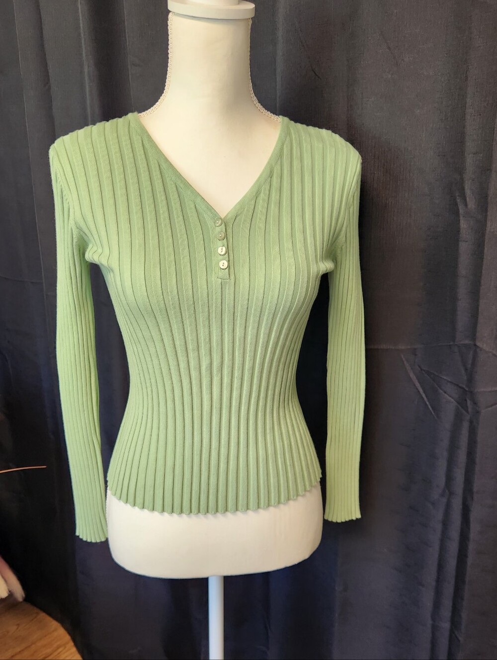 NWT Ribbed V-Neck Button Front Sweater - Sage Green